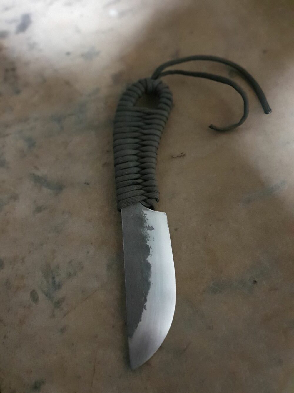 A finished knife with paracord wrap