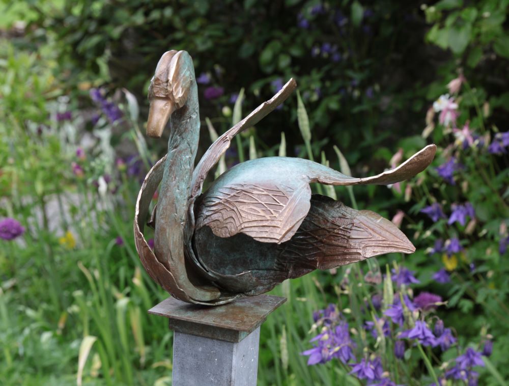 Swan bronze sculpture by Gunvor Anhoj 4