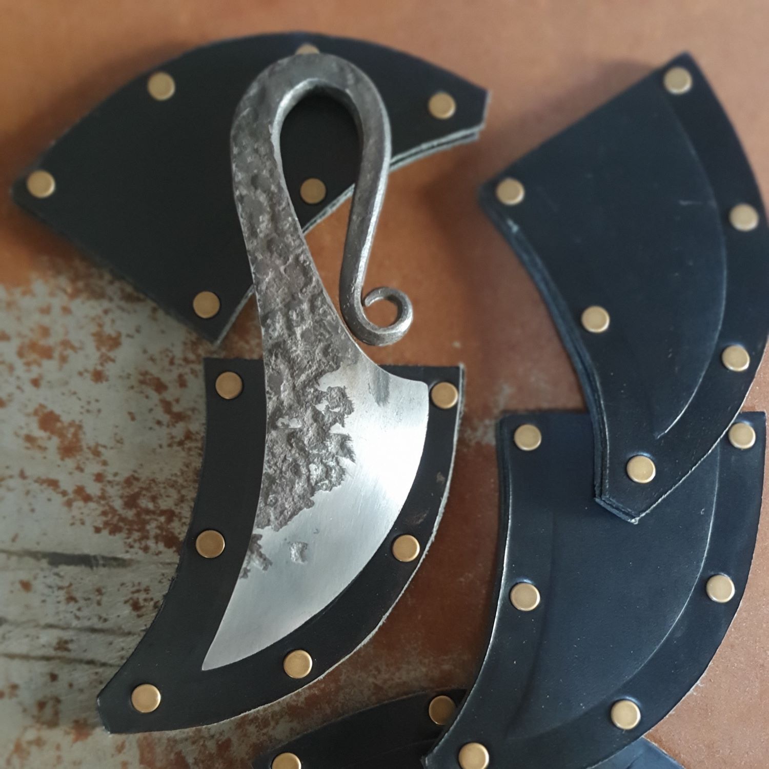 The small curved knife with complimentary leather sheath